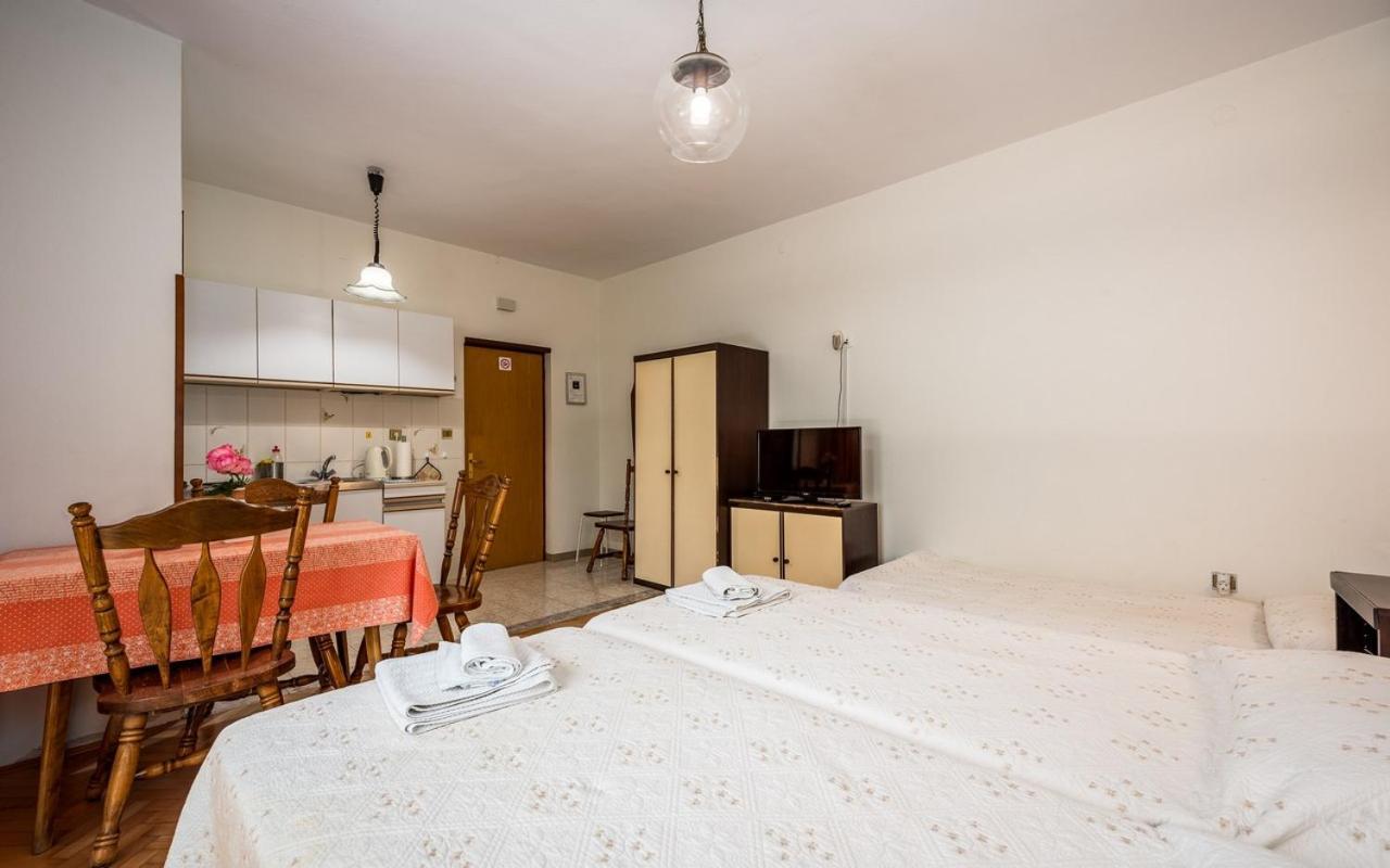 Apartmani Lido บาซานิยา ภายนอก รูปภาพ